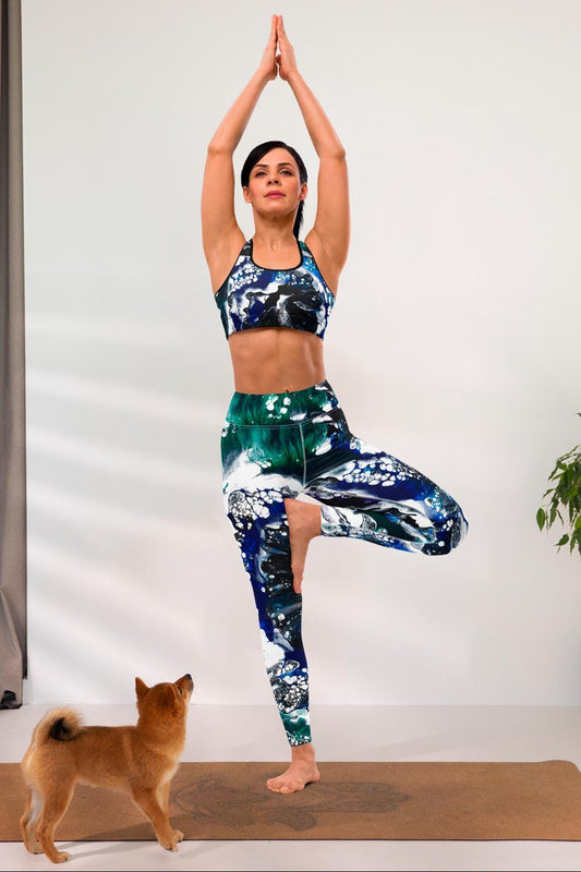 Stay comfortable and stylish in this fitness outfit, designed for athleisure wear and perfect for workouts, yoga, gym, and Pilates exercises.