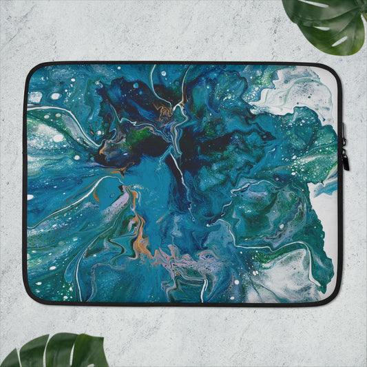 15" lightweight sleeve featuring our exclusive abstract acrylic pour design. To prevent any scratch marks, it contains an internal padded zipper and its interior is fully lined with faux fur